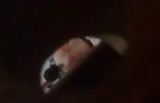 XXX स्नो व्हाइट कोसप्लेयर उसकी चूत को खोल देता है और झटके देता है