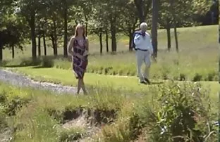 XXX दो गर्लफ्रेंड को अपमानजनक होना पसंद है