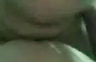 XXX माँ अपनी बेटी को दिखाती है कि एक आदमी को कैसे खुश किया जाए