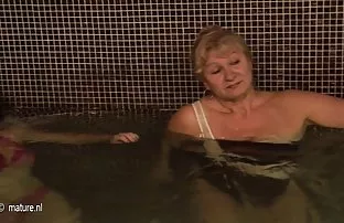 XXX थाई ने उदास होकर दिया