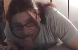 XXX बाथरूम में अपनी नौकरानी को मुश्किल से गड़बड़ किया