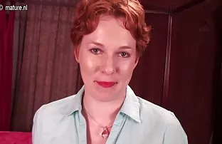 XXX गोल-मटोल औरत ने गीले छेद में हाथ चलाकर खुद को एक संभोग सुख प्राप्त किया