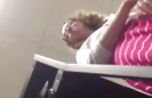 XXX लॉकर रूम में पाइलिट ब्यूटी