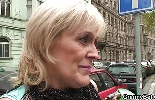 XXX क्वालीफाईंग लैटिना चुदाई के लिए तैयार