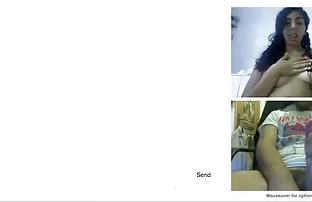 XXX तीन लोगों ने घुंघराले सुनहरे बालों वाली चुदाई की और उसे पूरा किया