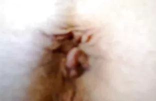 XXX खूंखार लड़की के साथ छत पर पोज देते हुए लड़की