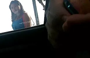 XXX दो युवा मॉडल एक-दूसरे की पसलियों को चाटते हैं