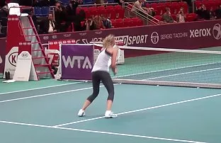 XXX नग्न लड़कियां व्यायाम करती हैं