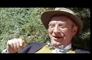 XXX अपनी पत्नी के सेक्सी दोस्त के साथ घर पर अकेला रहता था