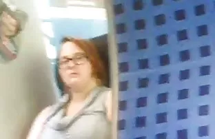 XXX लीना सड़क पर अपनी चमक बिखेर रही है