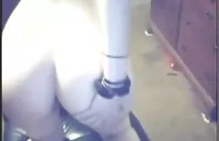 XXX धीरे से एंजेलिका की छोटी सी चूत को चोदता है