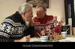 XXX लंबे बालों वाली खोखलूष्का लीना रीफ ने अपने प्रेमी की लंबी डिक पर ध्यान दिया