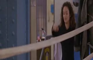 XXX सुंदरता के सपनों को संतुष्ट किया और उसे गधे में चिपका दिया