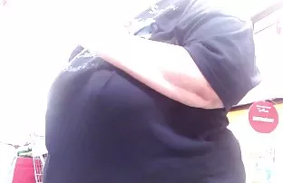 XXX आदमी कुशल होंठों के खेल के लिए उठता है।