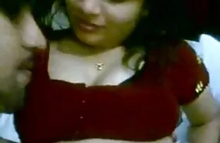 XXX रेडहेड कुशलता से कलम का काम करता है