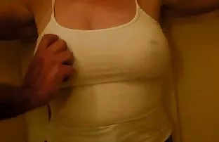 XXX नस्तना का गहरा गला है