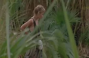 XXX नए साल में, मारिया क्रिसमस के पेड़ के नीचे हस्तमैथुन करती है