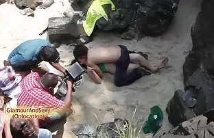 XXX बाल्ड डैंडी ने दो अभिजात वर्ग sluts का आदेश दिया