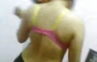 XXX थाई ट्रांससेक्सुअल के साथ मालिश और सेक्स