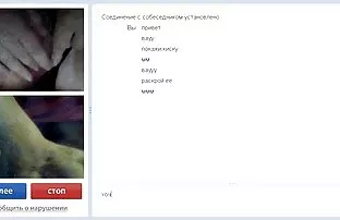 XXX दो युवा गर्लफ्रेंड कैटरीन टकीला और सिसिलिया एक दाढ़ी वाले क्रूर व्यक्ति को संतुष्ट करते हैं