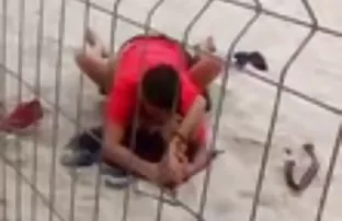 XXX पूरे अपार्टमेंट के लिए कराहती कर्ल