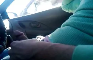 XXX टैटू में और विशाल स्तन के साथ स्कीनी मुल्टो