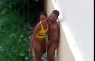 XXX जय को बैकसीट में शामिल किया और उसे पोज देना शुरू किया।