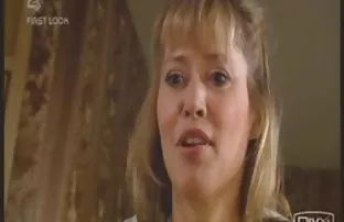 XXX अनीता स्पार्कल ने दो भूखे पुरुषों के साथ रोशनी की