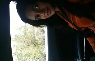 XXX गोरा आदमी आदमी को पिछवाड़े में कुतिया के रूप में चोदता है