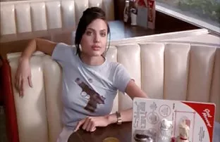 XXX गोरा नर्स अपनी उंगलियों से उसकी कच्ची चूत को सहलाने लगा