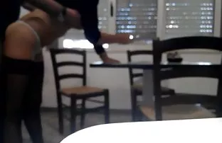 XXX डैडी और गर्लफ्रेंड की बेटियाँ मस्ती करती हैं