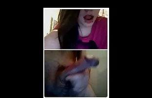 XXX एक बहुत ही चुनौतीपूर्ण पोशाक पहने और एक दोस्त को उत्साहित करने के लिए शुरू किया