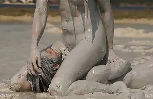 XXX वुडमैन की कास्टिंग में लातविया की सुंदर भूरे बालों वाली महिला