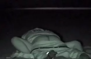 XXX उसके पति और उसके दोस्त को दे दिया