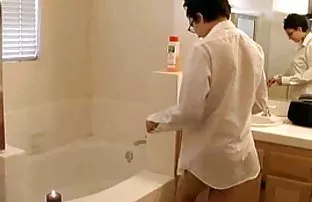 XXX खुद को संभोग के लिए लाता है