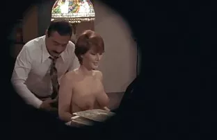 XXX अमेरिकी छात्रों को छात्रावास के चारों ओर नग्न और फिर बकवास करते हैं