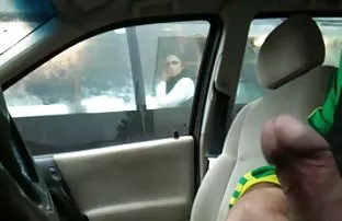 XXX देश के एक गाँव में तीन छात्र दोस्तों के साथ आराम करते हैं