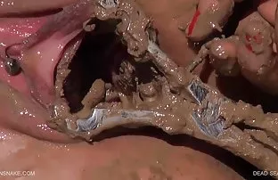 XXX क्लब में tiptoes के साथ