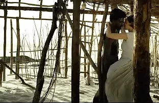 XXX वह क्रस्टेशियंस के साथ नीचे झुका और जल्दी से एक क्रेम्पि फाइनल के साथ थक गया