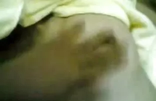 XXX चुत ने अपने आप को एक काले रंग के प्रेमी के लंड पर बैठना शुरू कर दिया