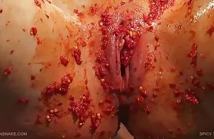 XXX ताड़ के पेड़ों के बीच तीन नग्न लड़कियां