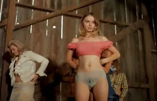 XXX कोमल त्वचा के साथ कोमल शरीर