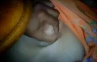 XXX उसने नीना नाम की अपनी नई प्रेमिका के साथ घर का बना अश्लील वीडियो लिया