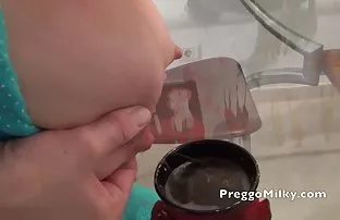 XXX चोदने से पहले एक दूसरे को गहरे स्तन से लिप्त कर दिया