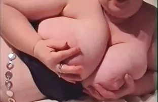 XXX शक्तिशाली स्तन