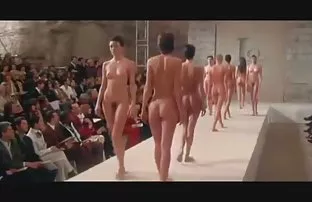 XXX शरारती माँ युवा लोगों पर खींच लिया