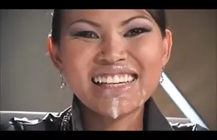 XXX पूरे निगलने की कोशिश करता है