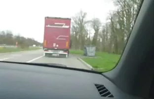 XXX स्नो मेडेन ने सांता क्लॉस के विशाल डिक को चूसा