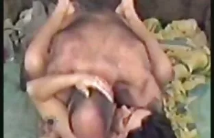 XXX स्ट्रैपआन के साथ सुंदर लड़कियों