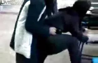 XXX दीवार के माध्यम से